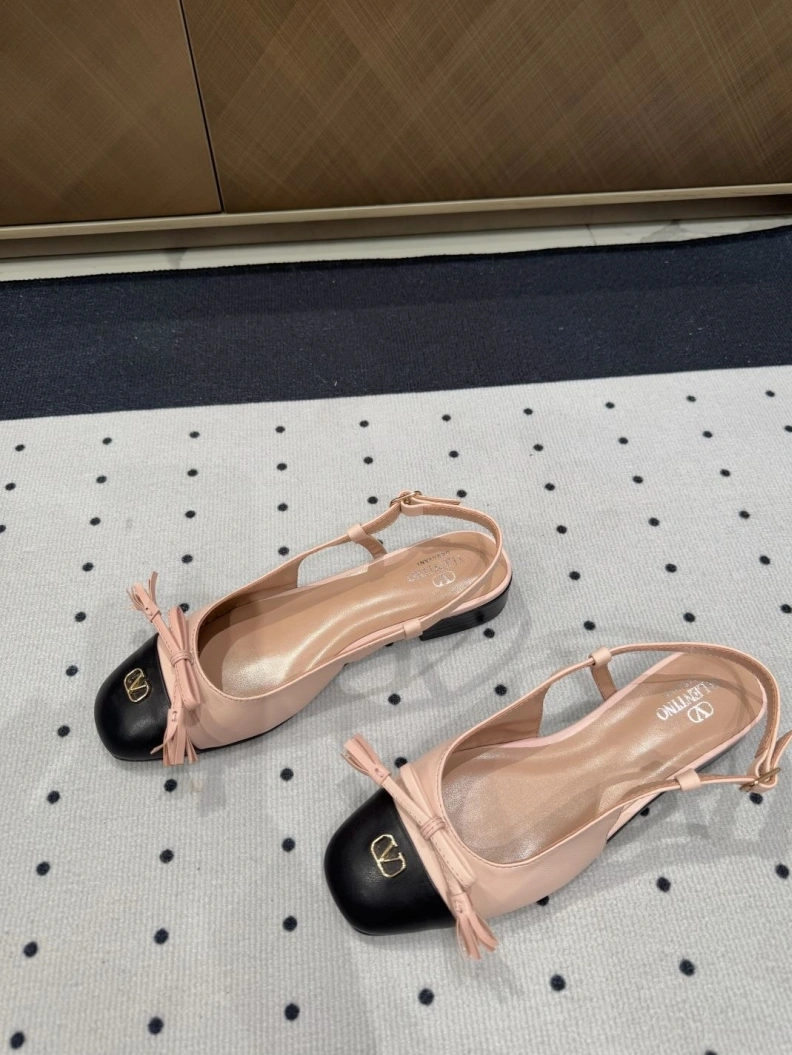 Versatile Vxlxntino Sandals 228718