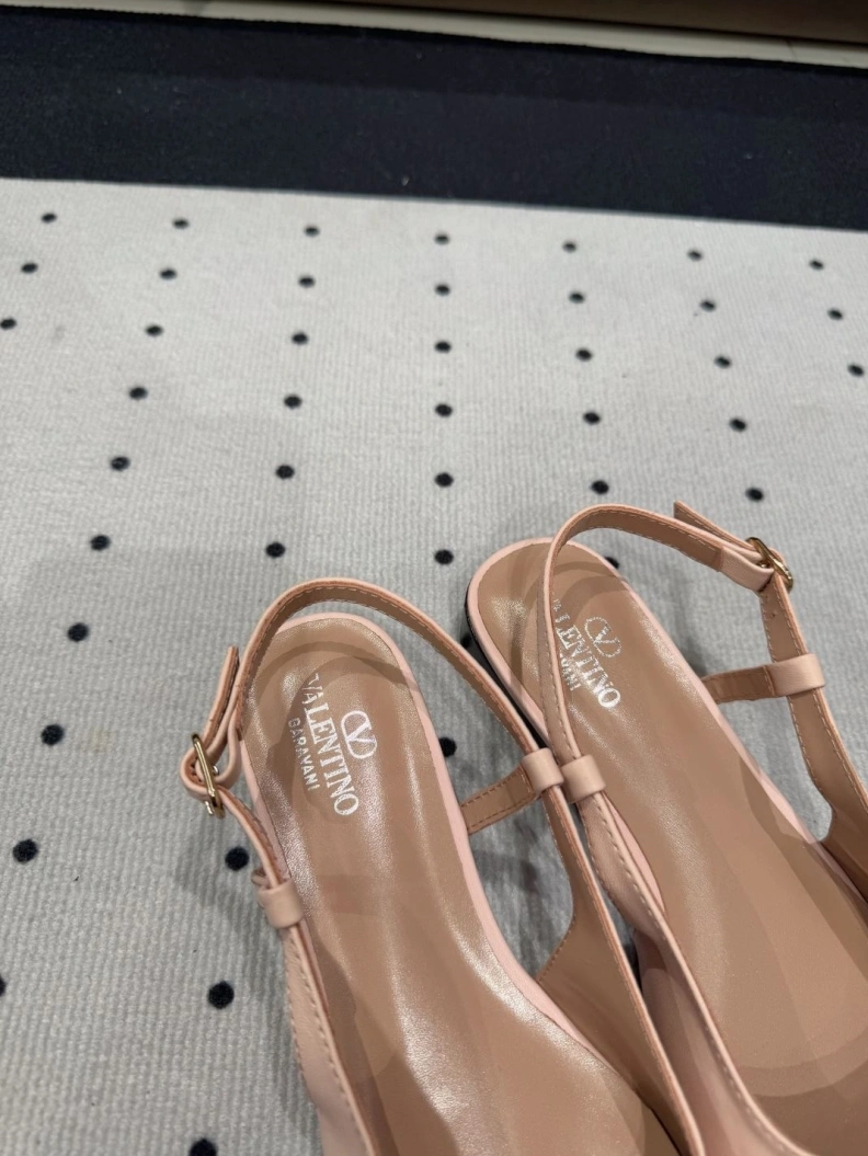Versatile Vxlxntino Sandals 228718