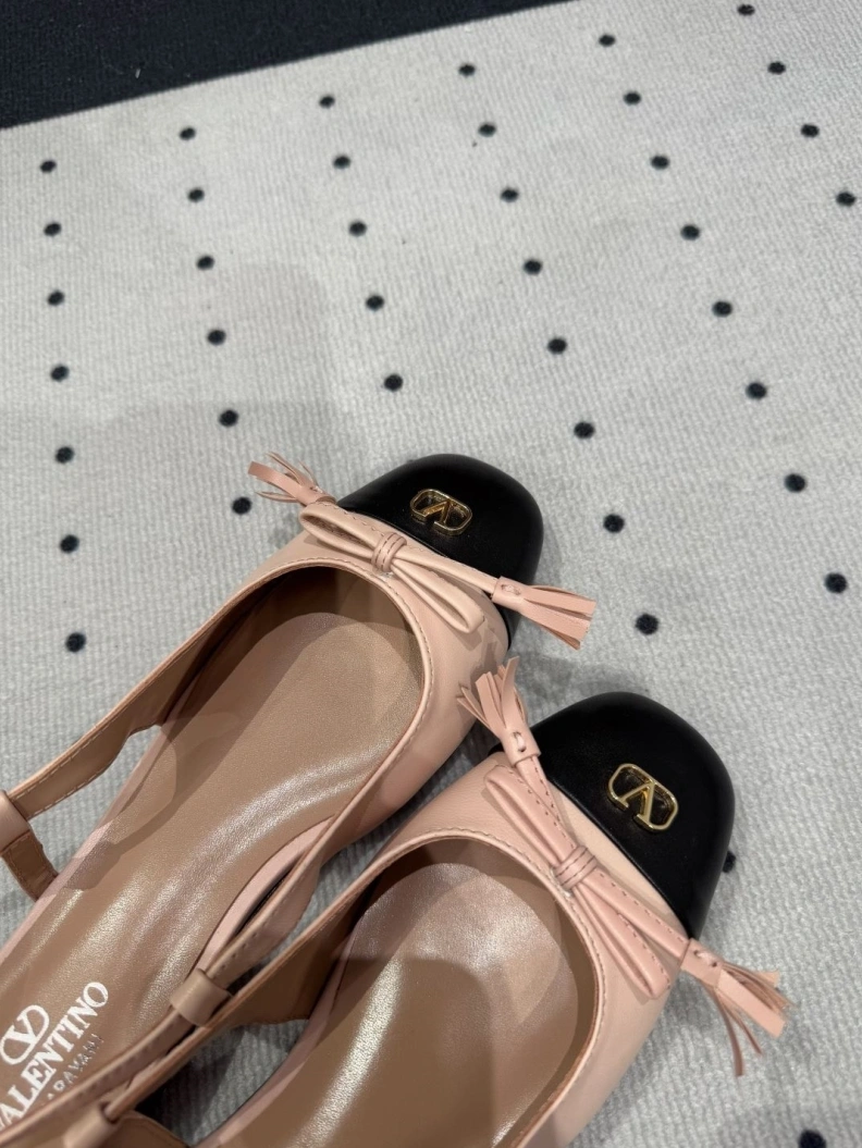 Versatile Vxlxntino Sandals 228718