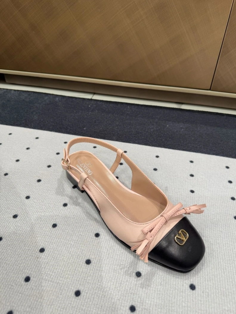 Versatile Vxlxntino Sandals 228718