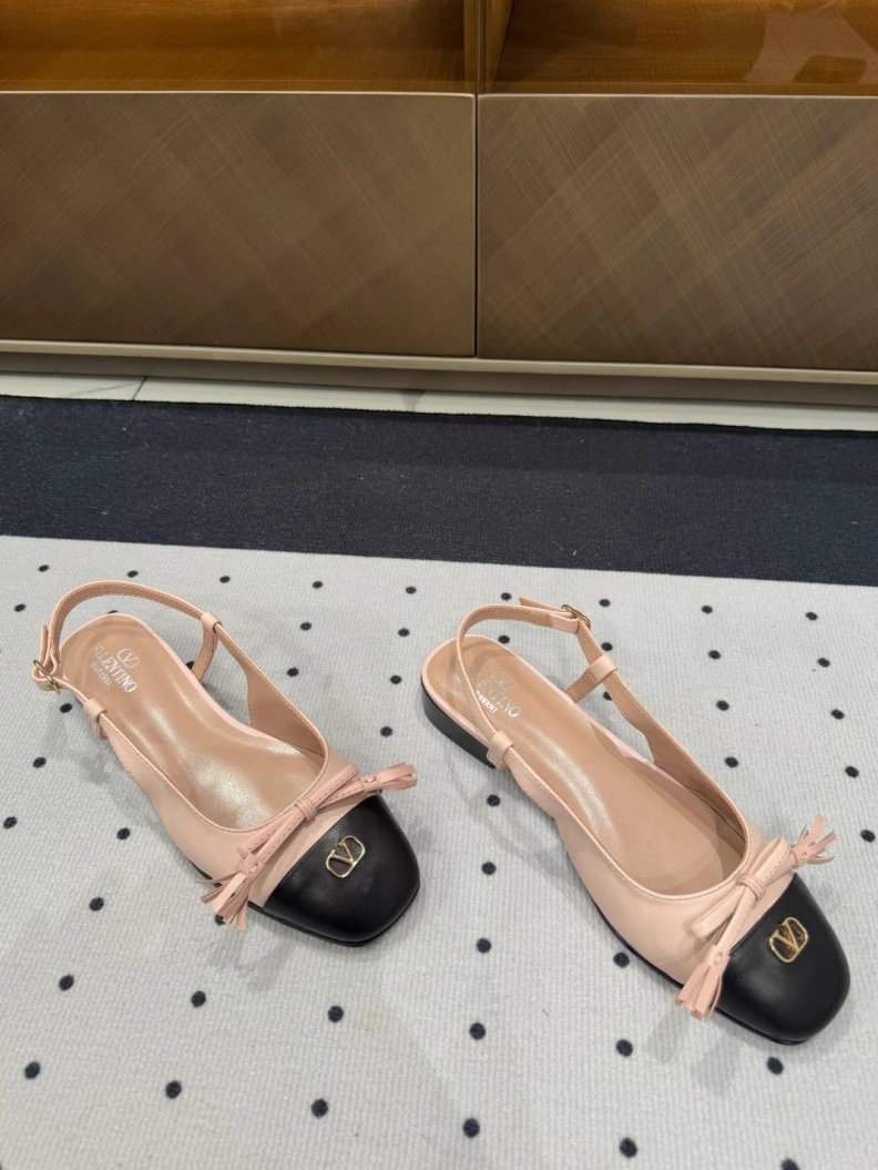 Versatile Vxlxntino Sandals 228718