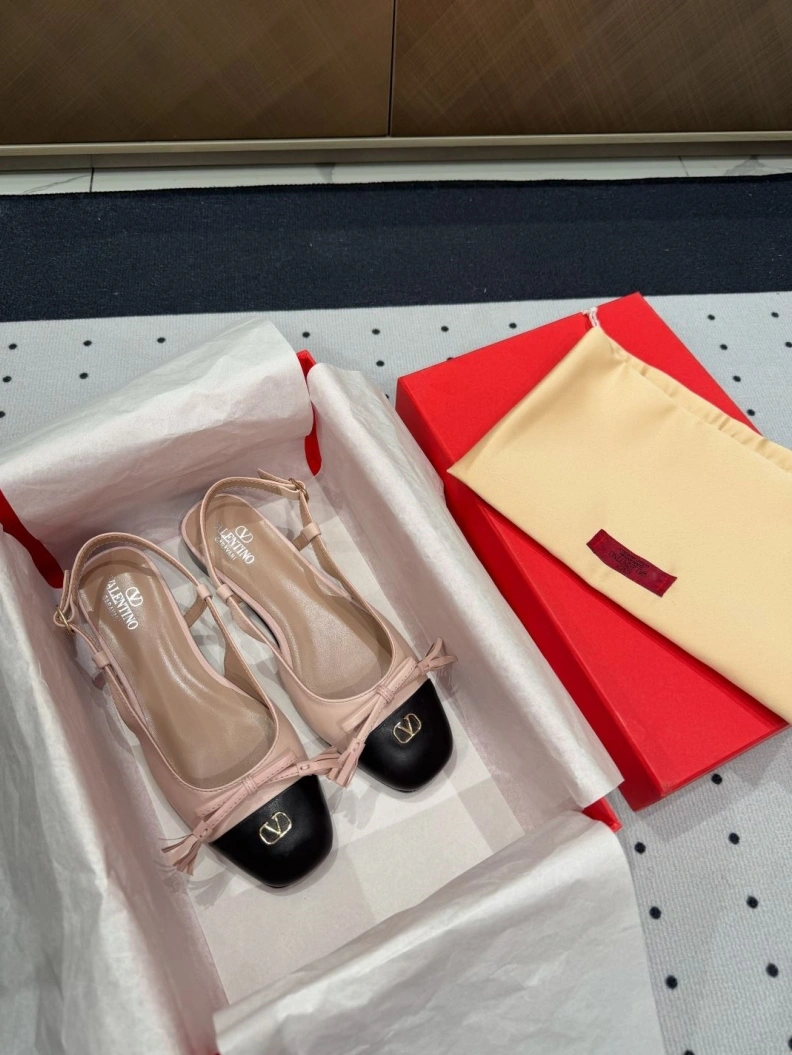 Versatile Vxlxntino Sandals 228718