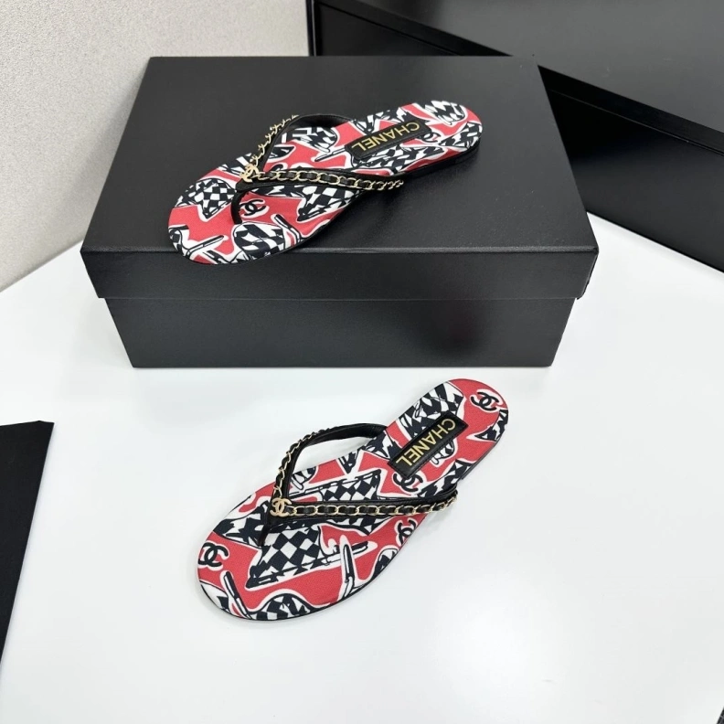 EyeCatching Chxnxl Slippers 117163