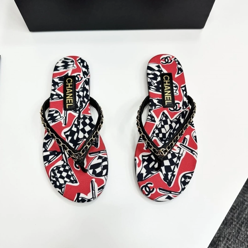 EyeCatching Chxnxl Slippers 117163