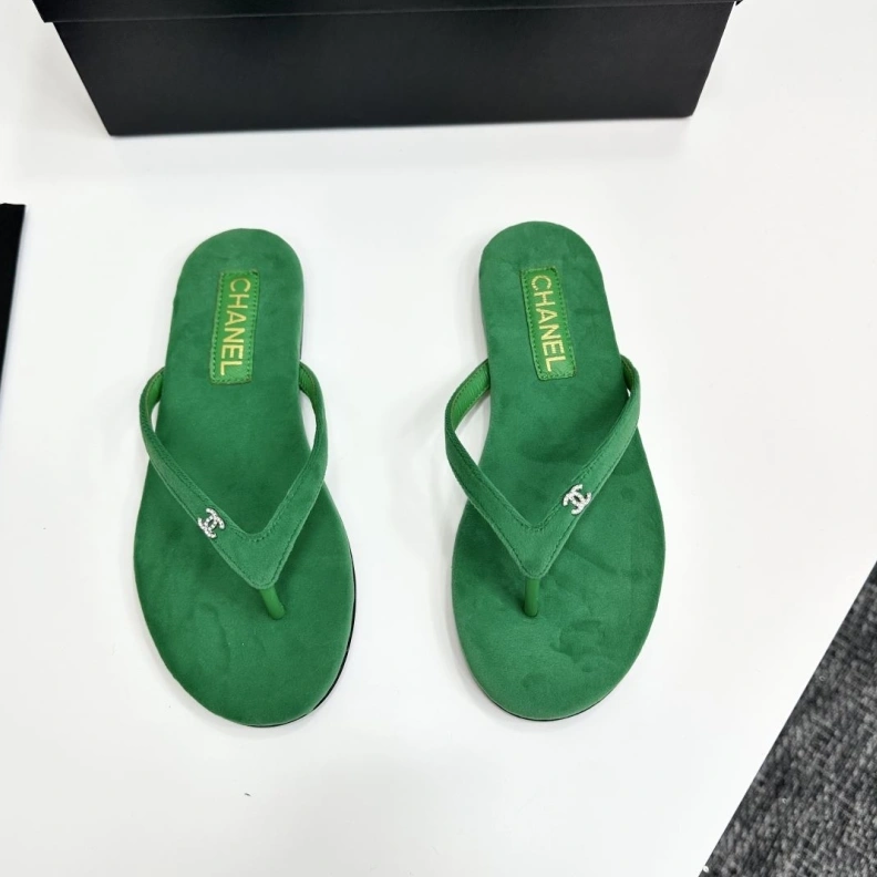 WellDesigned Chxnxl Slippers 117155