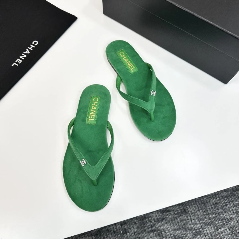 WellDesigned Chxnxl Slippers 117155
