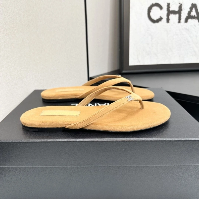 Breathable Chxnxl Slippers 117149