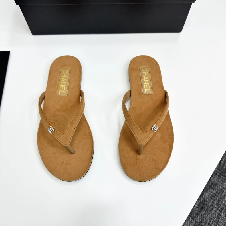 Breathable Chxnxl Slippers 117149