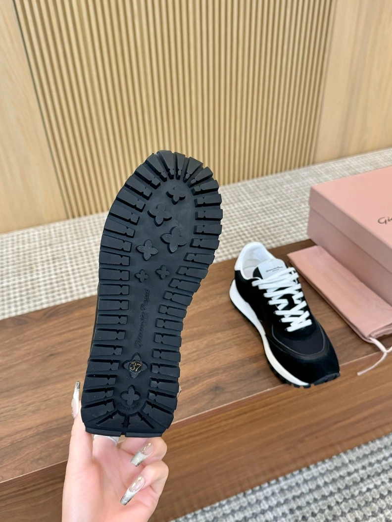 Soft Othxr Sneakers 208136