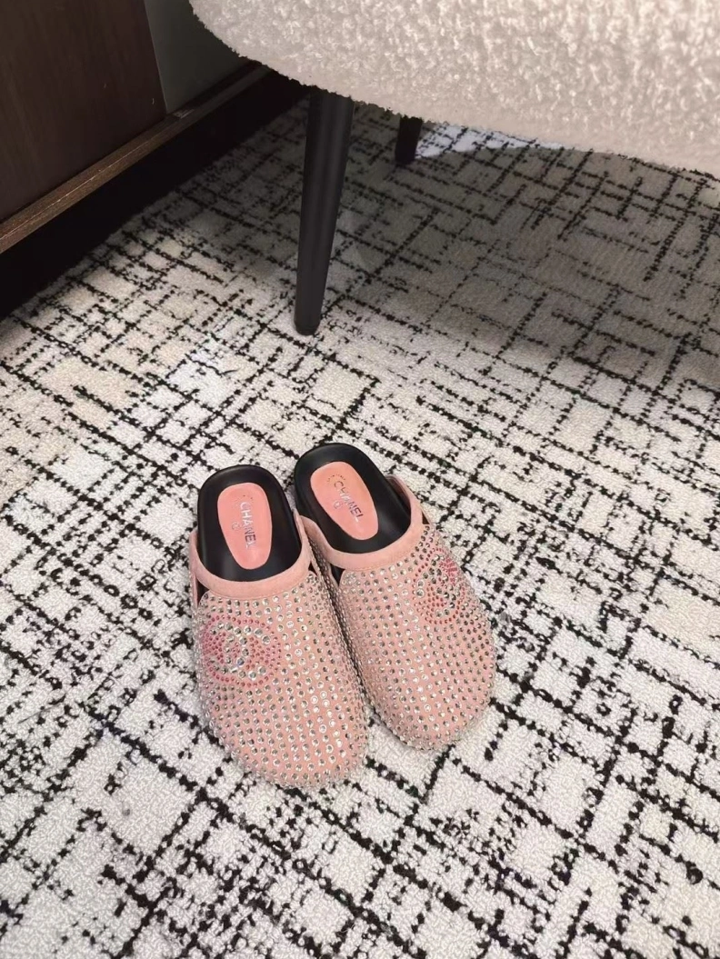 Trendsetting Chxnxl Slippers 117151