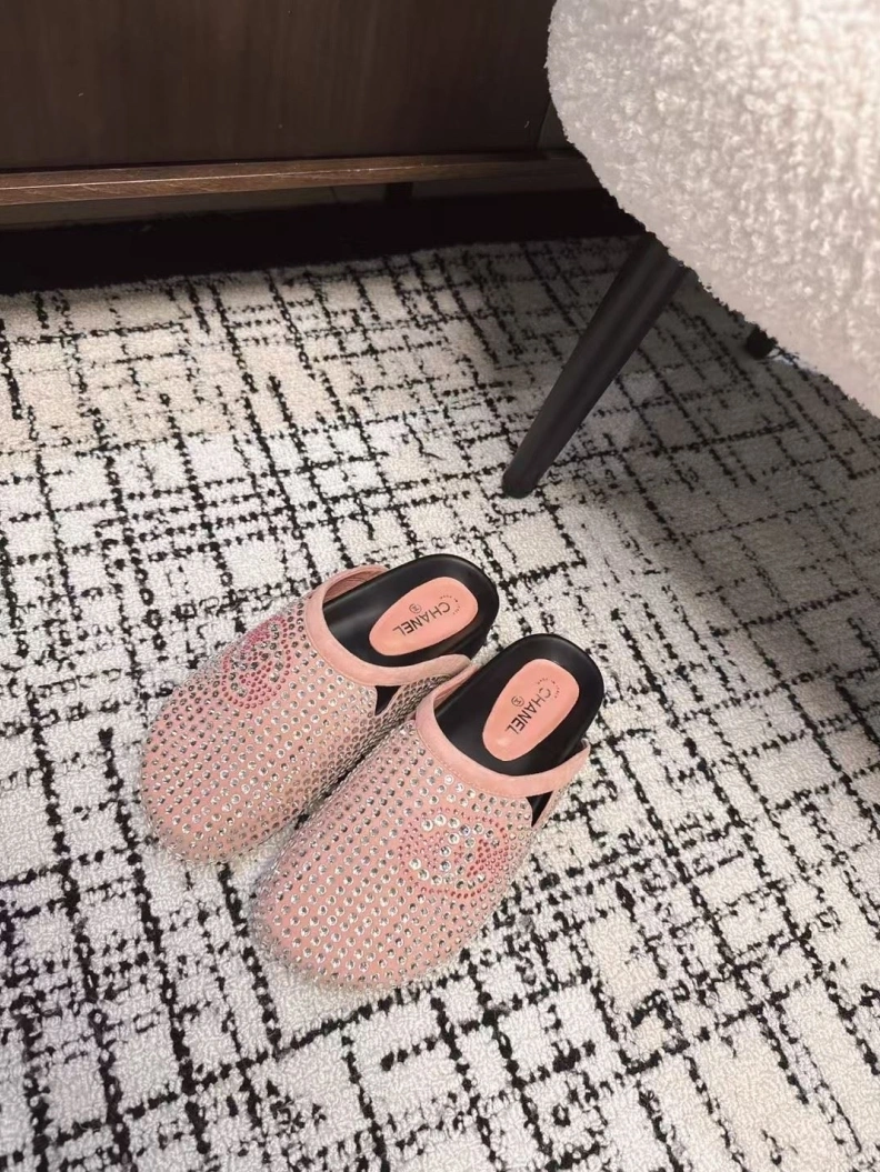 Trendsetting Chxnxl Slippers 117151