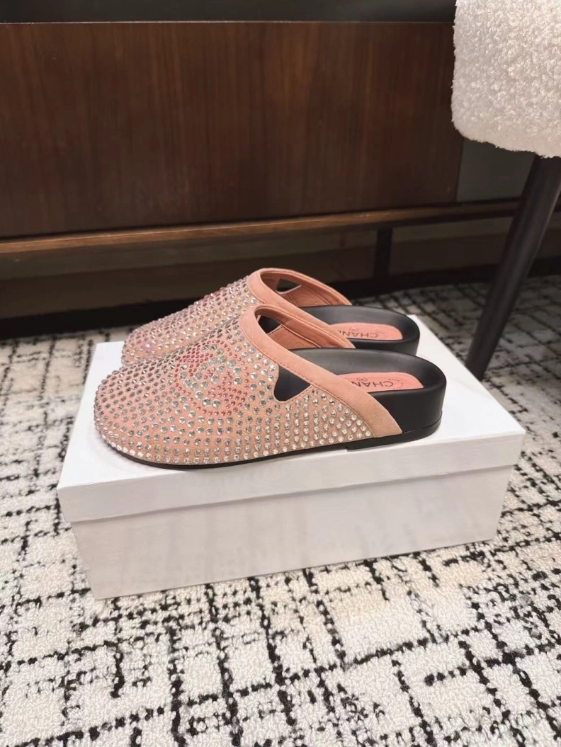 Trendsetting Chxnxl Slippers 117151