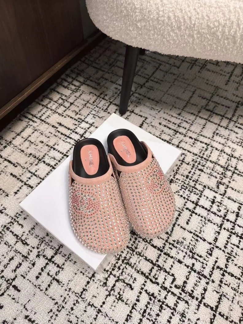 Trendsetting Chxnxl Slippers 117151