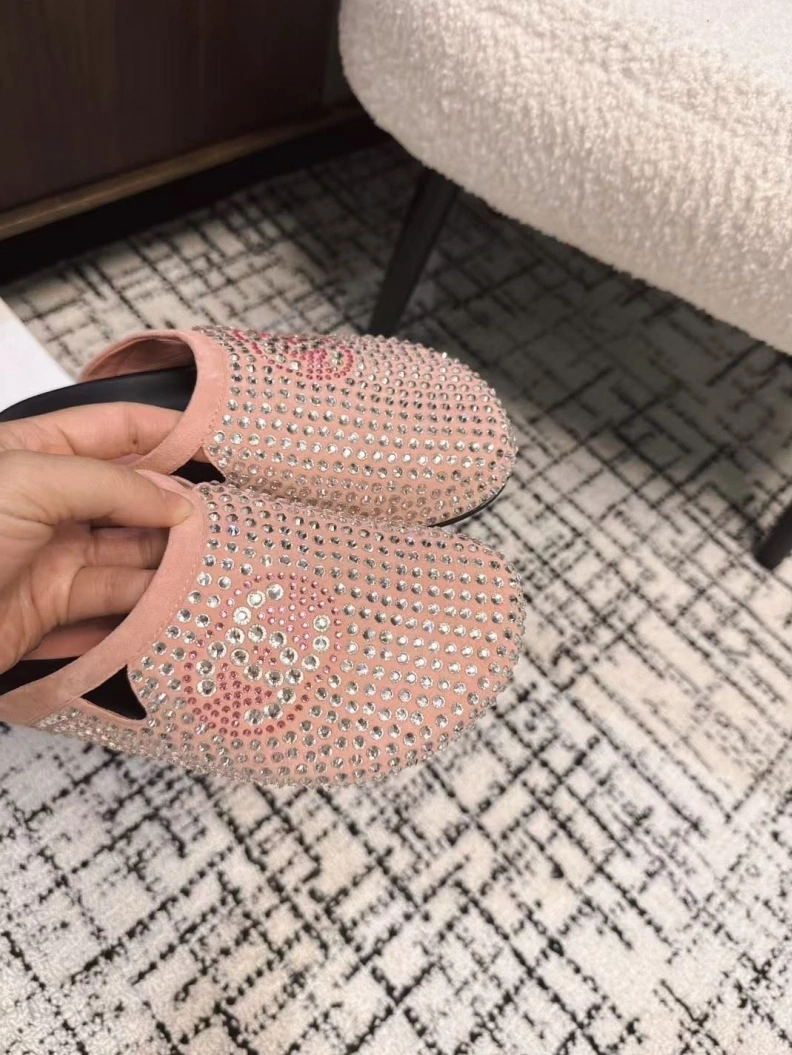 Trendsetting Chxnxl Slippers 117151