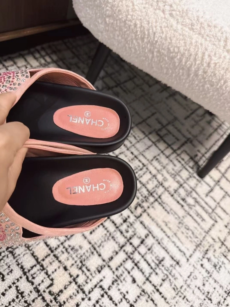 Trendsetting Chxnxl Slippers 117151
