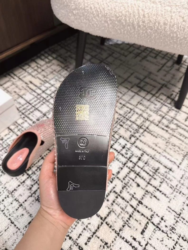 Trendsetting Chxnxl Slippers 117151