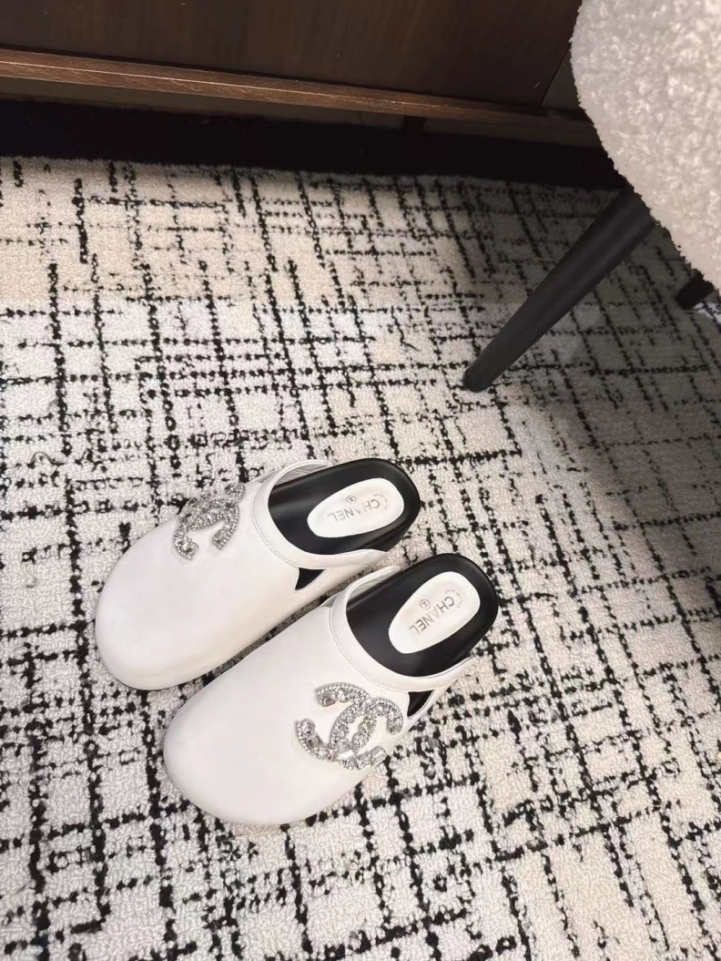 ModernLook Chxnxl Slippers 117140