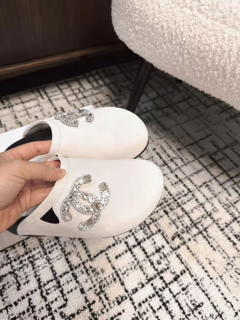 ModernLook Chxnxl Slippers 117140