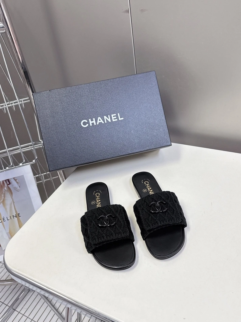 Elegant Chxnxl Slippers 117127