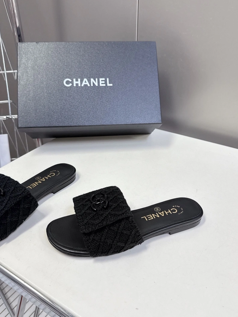 Elegant Chxnxl Slippers 117127