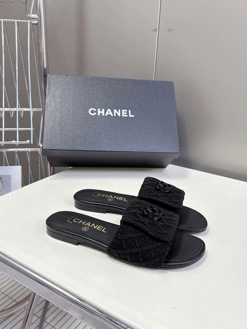Elegant Chxnxl Slippers 117127