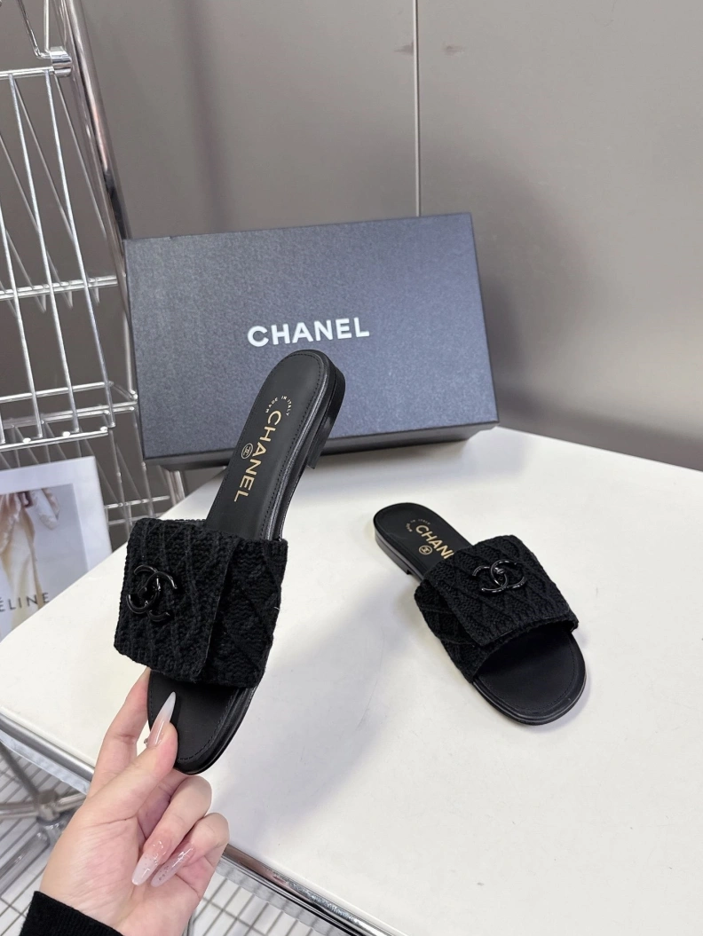 Elegant Chxnxl Slippers 117127