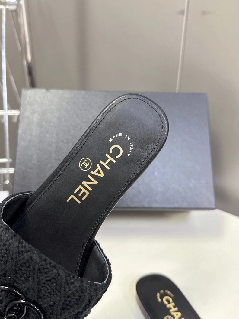 Elegant Chxnxl Slippers 117127