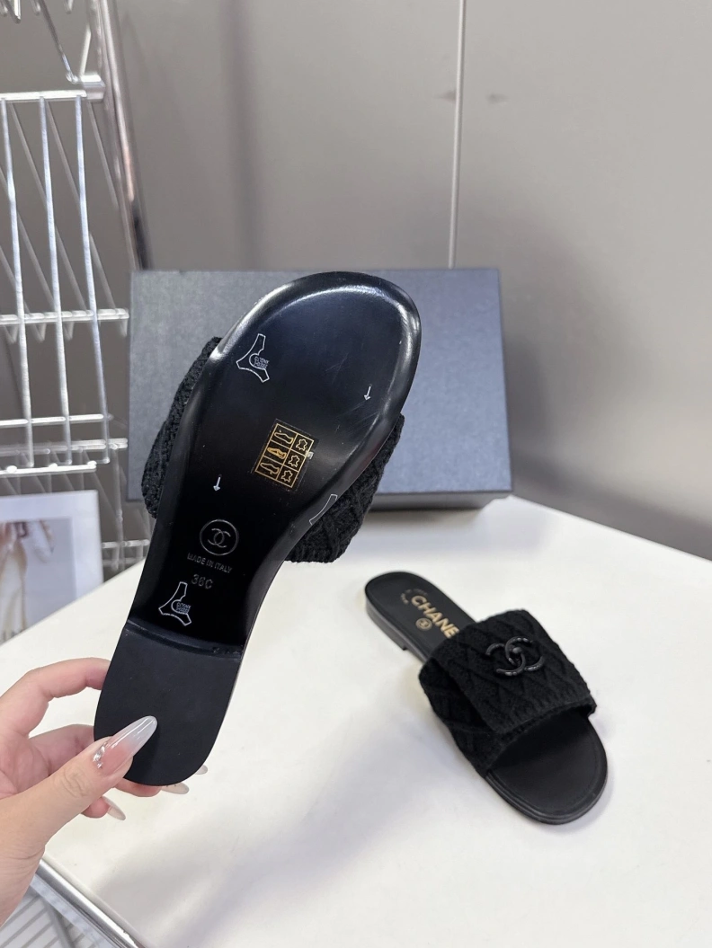 Elegant Chxnxl Slippers 117127