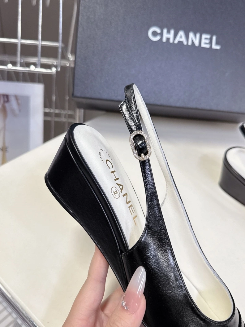 DailyWear Chxnxl Sandals 117542