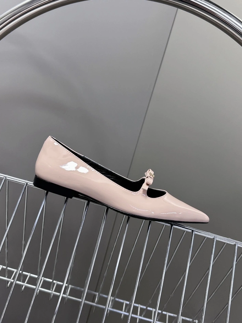 Unique Chxnxl Flat Shoes 117666