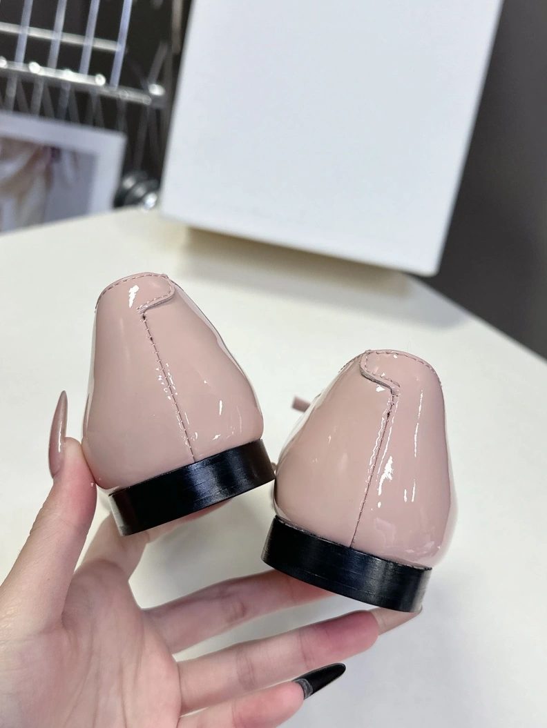 Unique Chxnxl Flat Shoes 117666