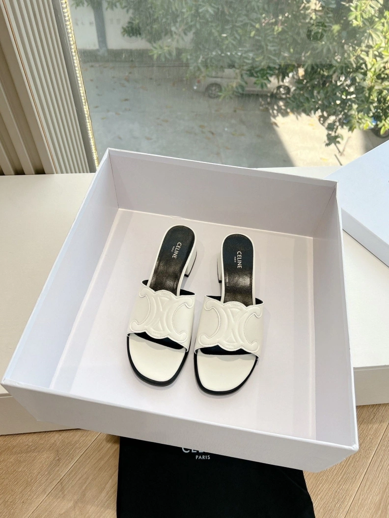 Versatile Cxlxne Sandals 115745