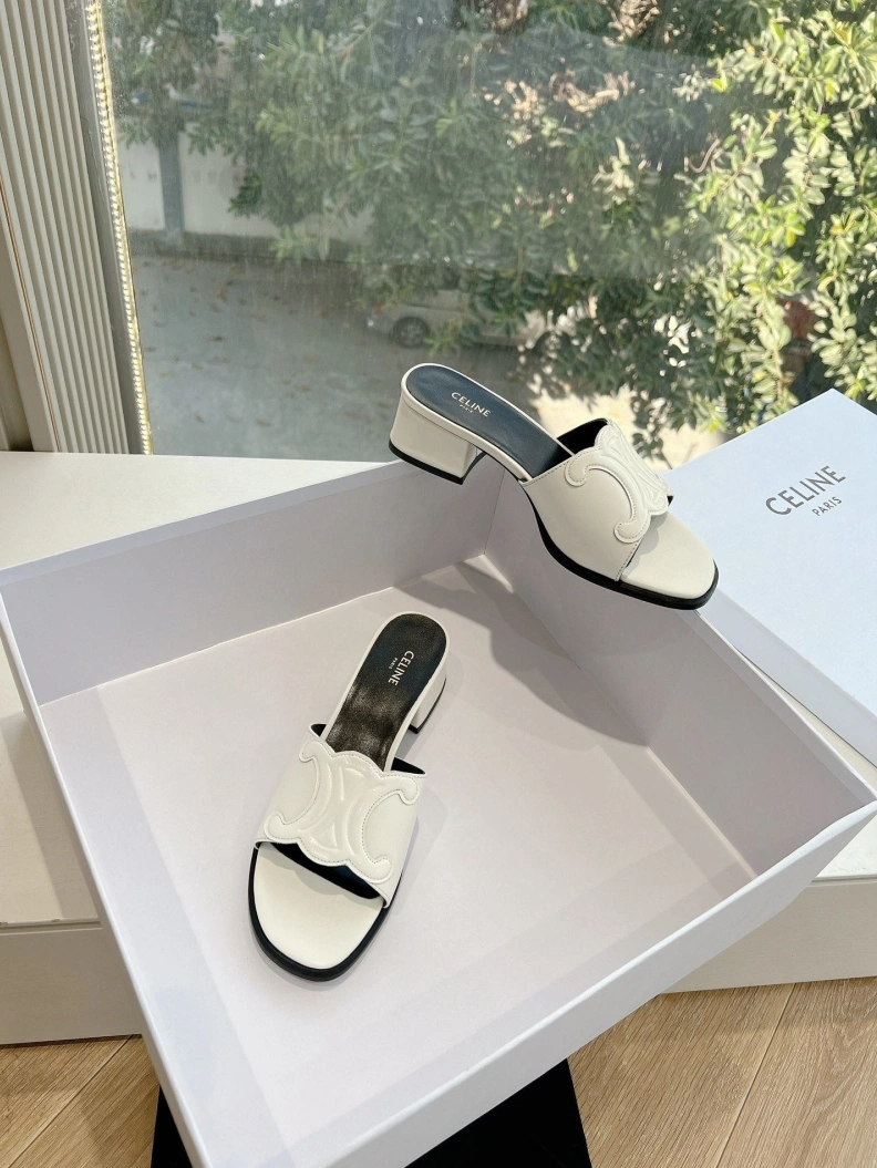 Versatile Cxlxne Sandals 115745