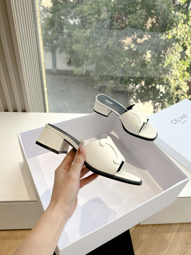 Versatile Cxlxne Sandals 115745