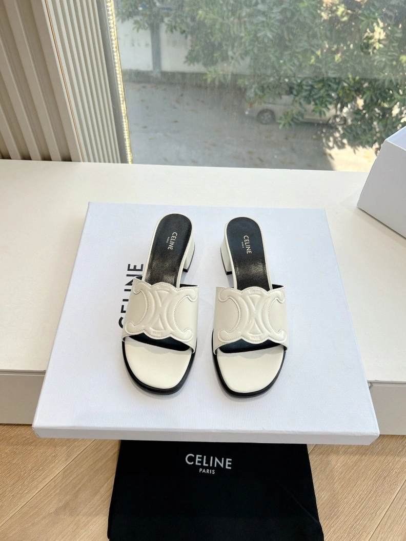 Versatile Cxlxne Sandals 115745