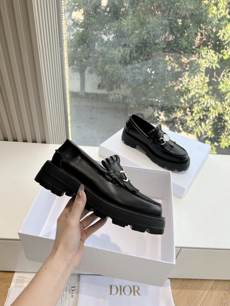Minimalist Chxnxl Leather Shoes 117566