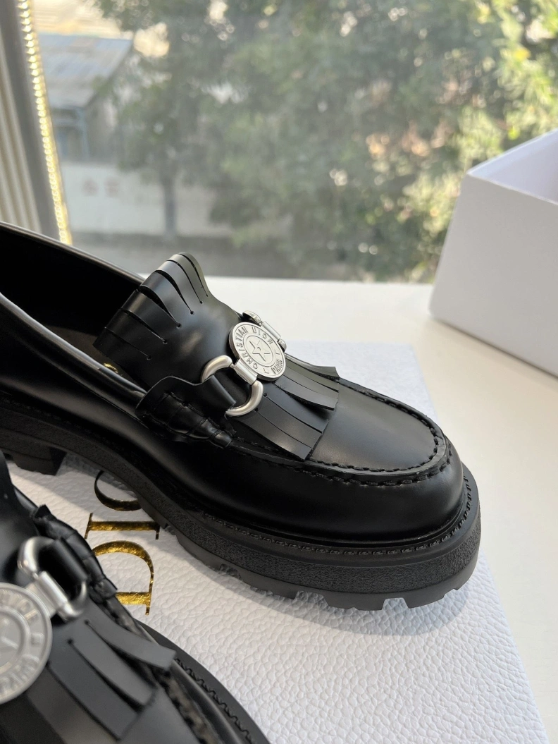 Minimalist Chxnxl Leather Shoes 117566