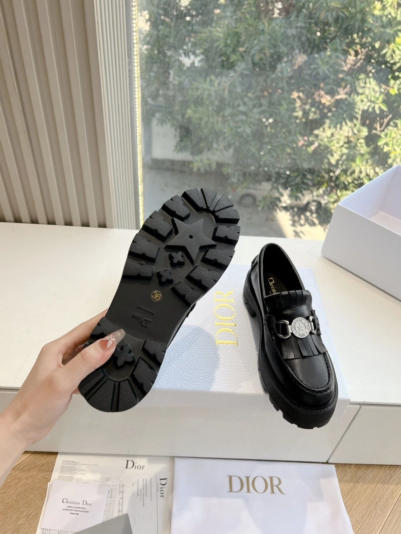 Minimalist Chxnxl Leather Shoes 117566