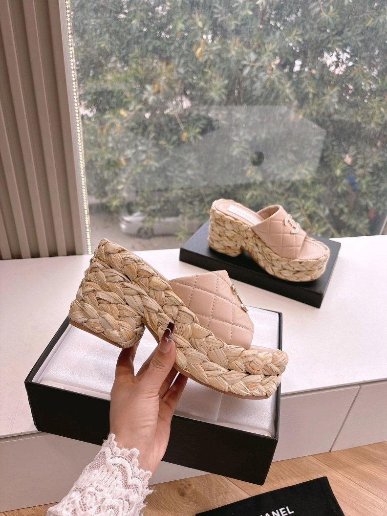 Vibrant Chxnxl Slippers 117125