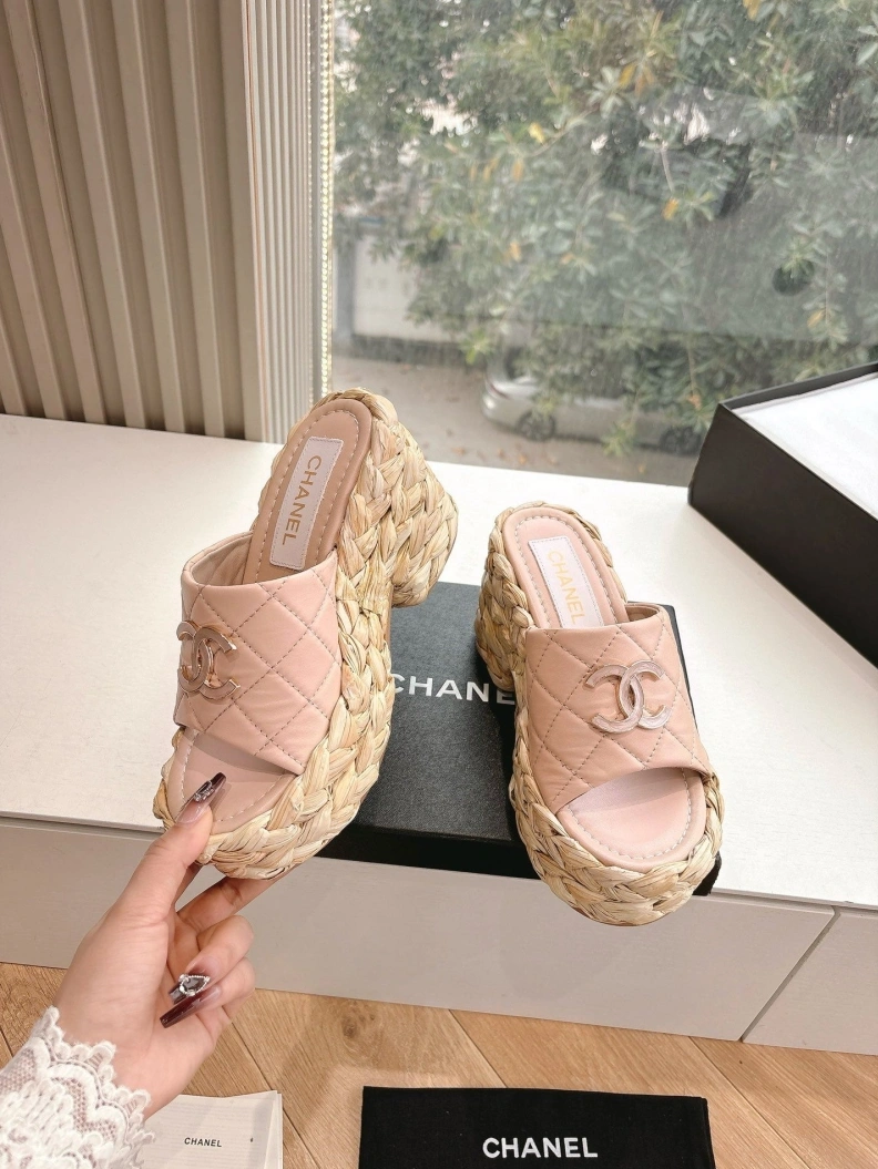 Vibrant Chxnxl Slippers 117125