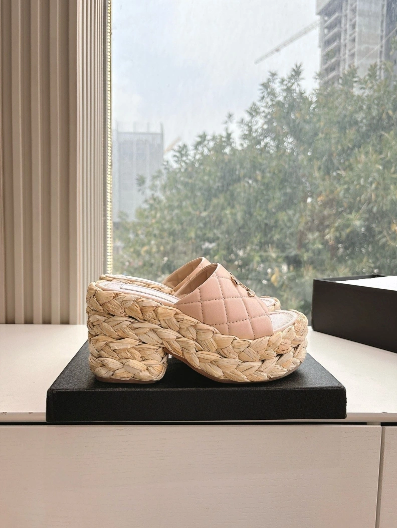 Vibrant Chxnxl Slippers 117125