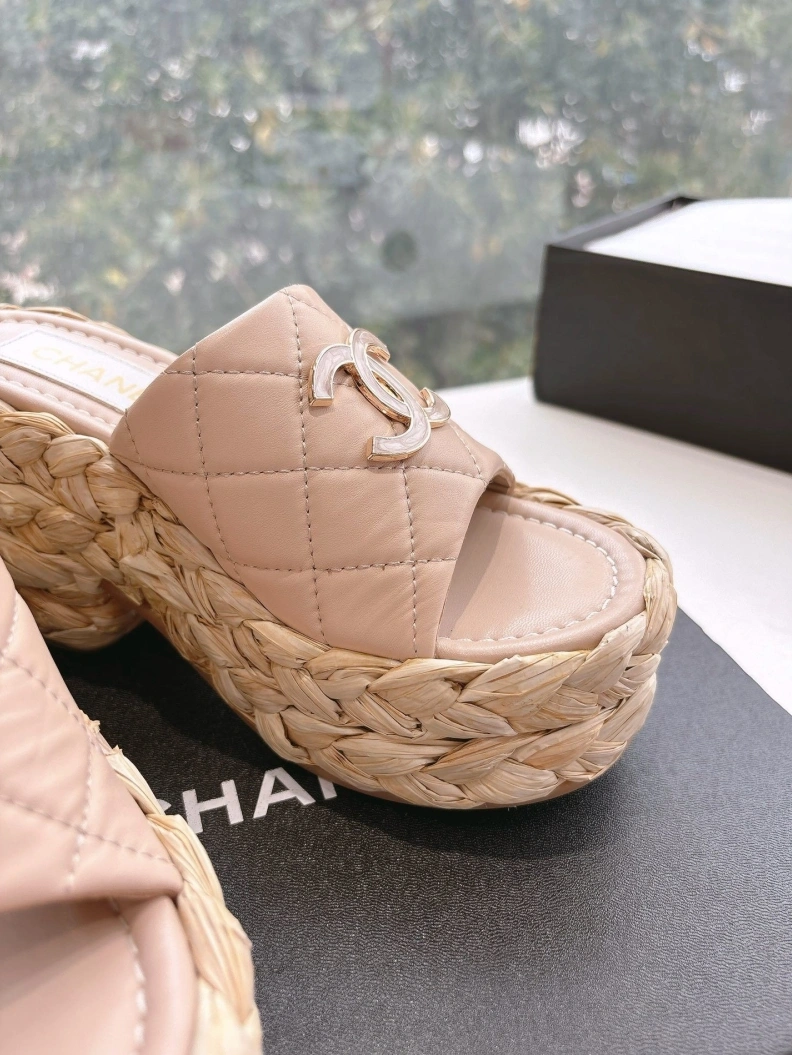 Vibrant Chxnxl Slippers 117125