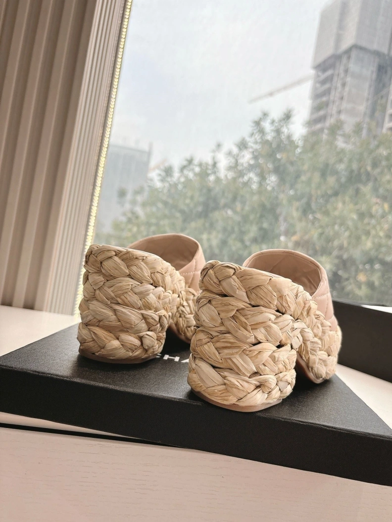Vibrant Chxnxl Slippers 117125