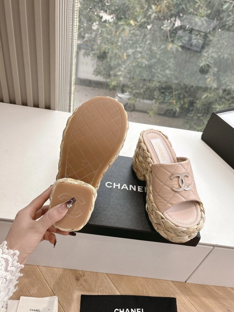 Vibrant Chxnxl Slippers 117125