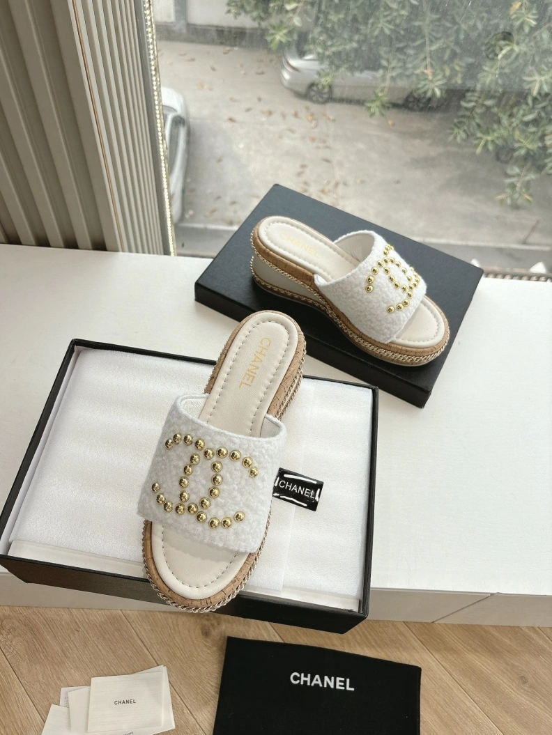 Refined Chxnxl Slippers 117171