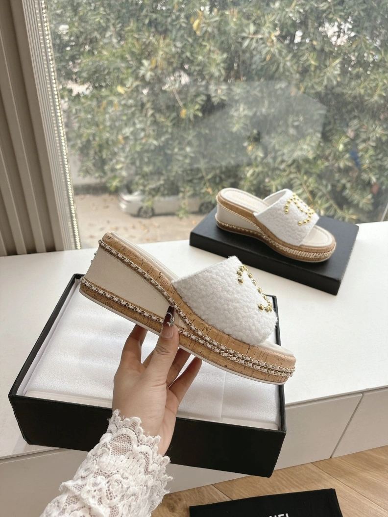 Refined Chxnxl Slippers 117171