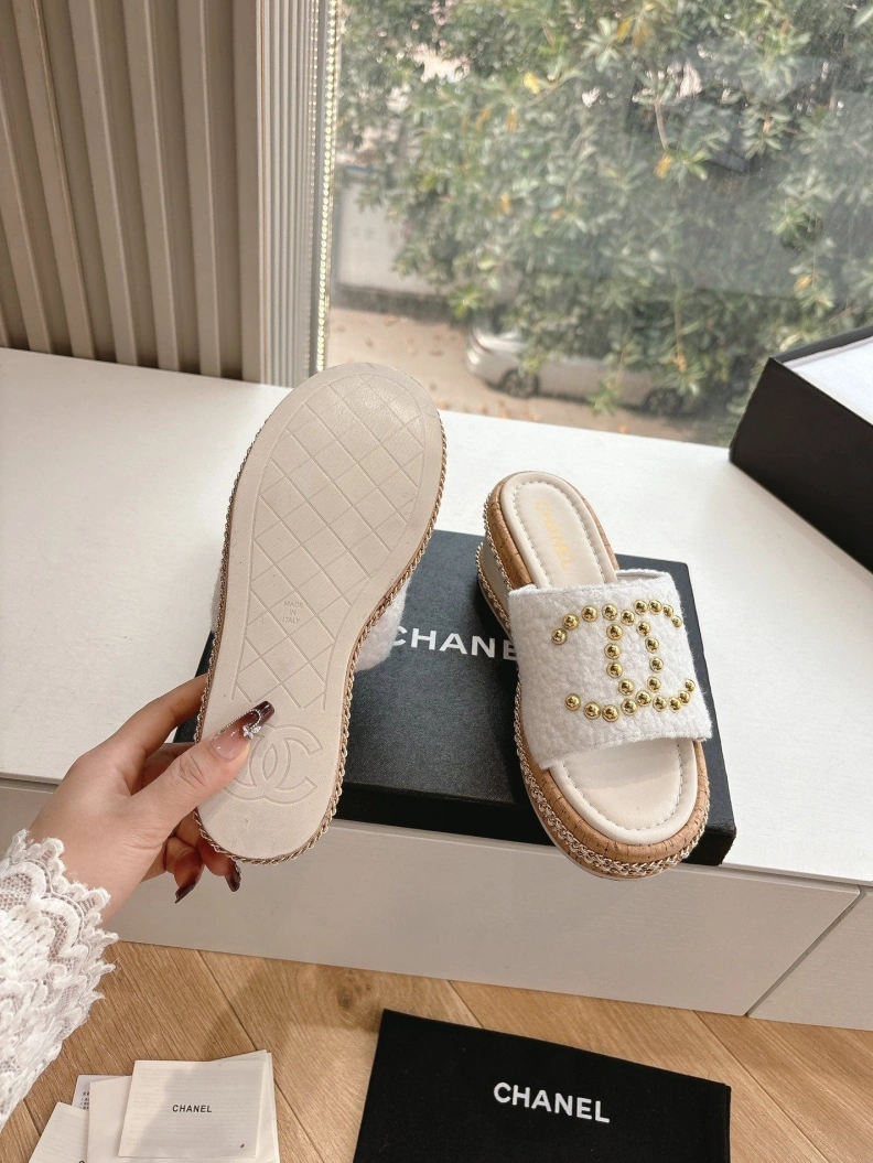 Refined Chxnxl Slippers 117171
