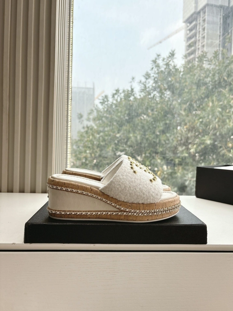Refined Chxnxl Slippers 117171