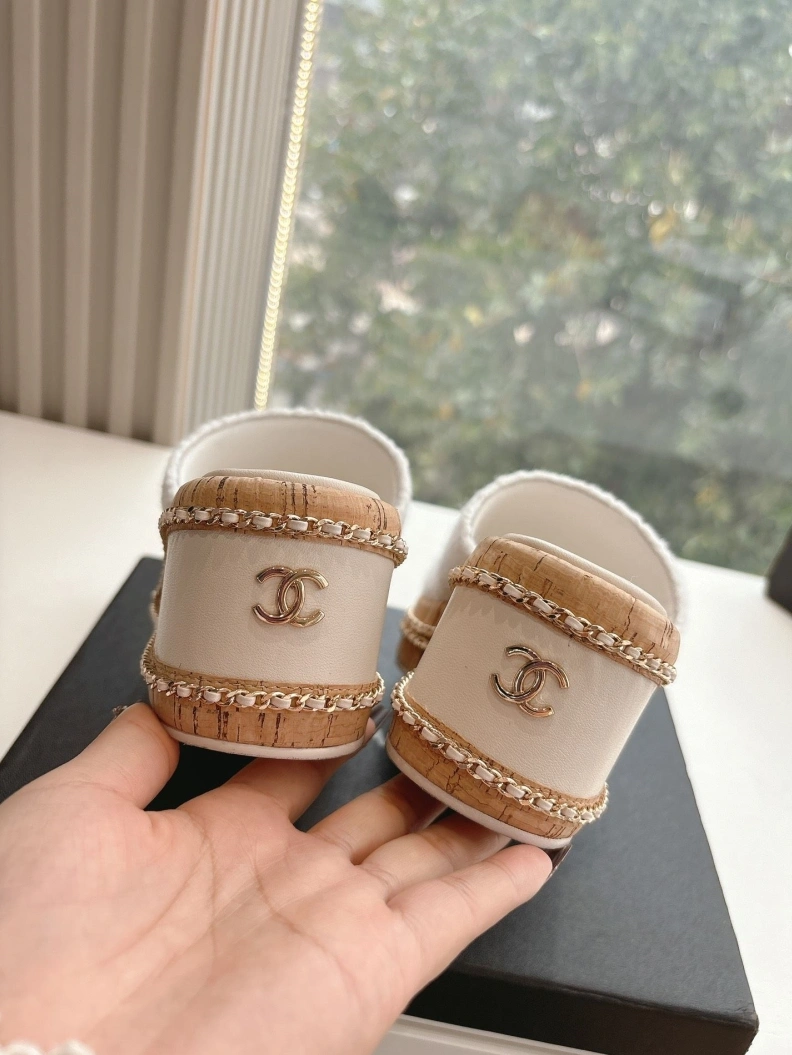 Refined Chxnxl Slippers 117171