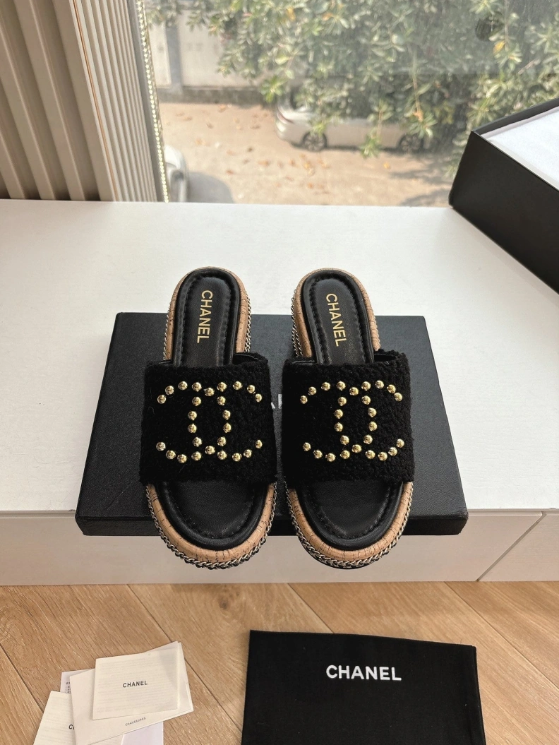 Resilient Chxnxl Slippers 117129